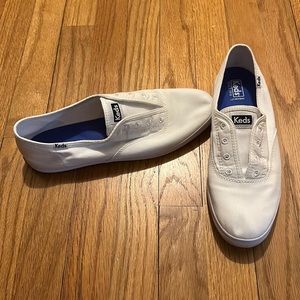 Keds chillax slip ons
